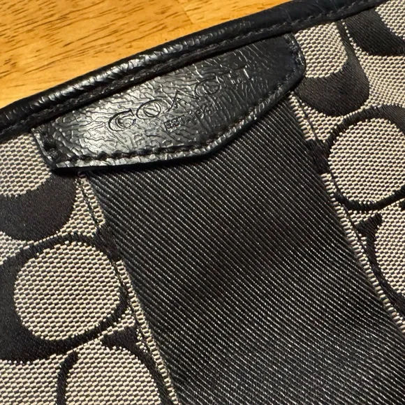 Coach Signature Monogram Handbag in Grey Black Canvas with Shoulder Strap - Picture 4 of 11